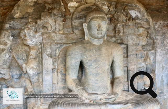 Le monument le plus étonnant de Polonnâruvâ. Sculptée dans une paroi rocheuse de granit orientée au Sud se trouve une série de 4 figures de Bouddha dans diverses poses. La statue la plus impressionnante est un grand Bouddha, de 15 m de long, allongé sur le flanc droit, dont le visage semble empreint d'une sérénité souriante. À côté se trouve un Bouddha debout, haut de 7 m, dans la posture inhabituelle, les bras croisés sur son torse. Un troisième assis, haut de 4,5 m, en position de méditation, est entouré de superbes décorations. Le dernier, beaucoup plus petit, est lui aussi en position assise. Il mesure seulement 1,4 m de haut mais les décorations autour de lui sont beaucoup plus ornementées.