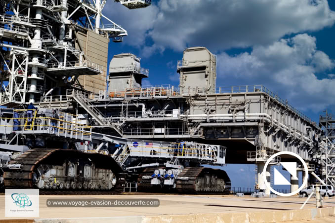 Dans la partie principale se trouve le Rocket Garden où sont exposés tous les types de fusées mis en œuvre par la NASA ainsi que des reconstitutions des capsules spatiales Apollo, Gemini et Mercury.