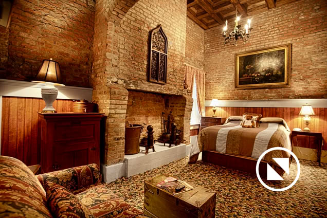 Il se trouve, très bien placé, dans le quartier Français à côté de Bourbon street.  Cette magnifique ancienne maison coloniale réaménagée en hôtel a conservé son décor  d'époque. Cette ancienne baptise était la résidence personnelle de Madame Olivier en 1839.