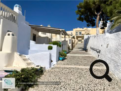 Village de Pyrgos sur l'Île de Santorin - Grèce