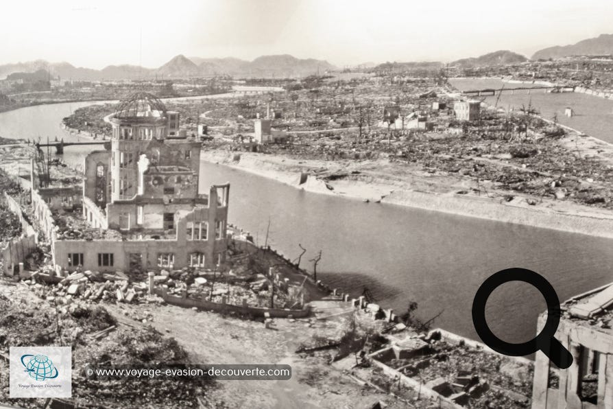 Devenu le mémorial de la paix d'Hiroshima, il avait été construit au début du XXe en briques et en ciment. C'est l'utilisation de ces matériaux qui lui ont permis de résister en partie à l'explosion de la bombe atomique en 1945.