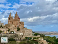 Ville de Mellieħa sur l'île de Malte