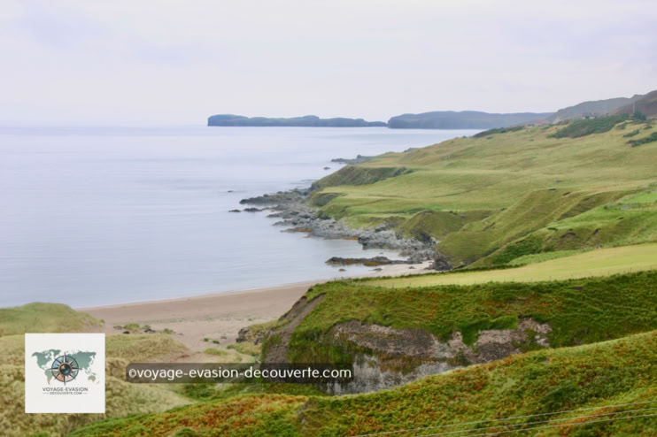 Nous continuons ensuite vers Gairloch, un petit port de pêche plein de charme, blotti au bord d’une anse paisible. Entre ses cottages blanchis à la chaux, ses bateaux colorés et ses vues sur la mer des Hébrides, le village offre une atmosphère authentique et tranquille.