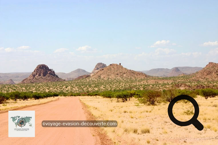Cette région très chaude, située dans le Nord-Ouest de la Namibie dans la région du Kunene, est l’une des plus riches en gravures et peintures rupestres des Bushmen. 