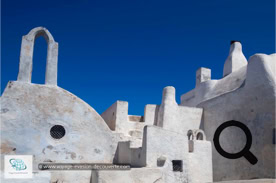 Village de Pyrgos sur l'Île de Santorin - Grèce