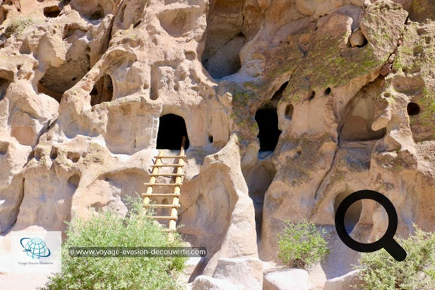Le parc a été créé en 1916 pour protéger des ruines de l'ancienne civilisation amérindienne Anasazi, ancêtre des Indiens Pueblos. Il est situé à 65 km au Nord de Santa Fe. Son nom provient de l'ethnologue américain Adolph Francis Alphonse Bandelier.