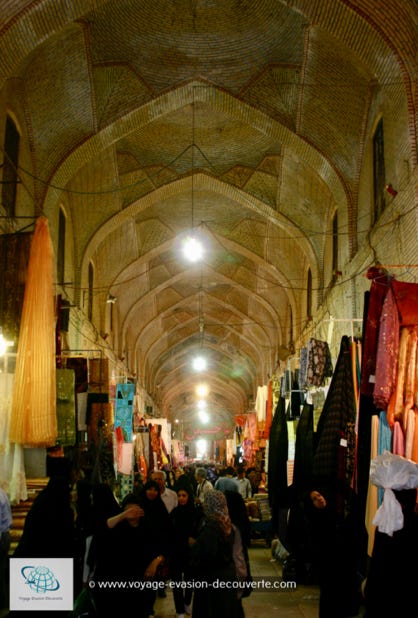 C’est le bazar principal de la ville de Shiraz, dans la province du Fars en Iran, il est situé dans le centre historique de la ville.