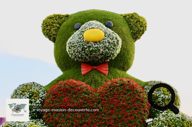 En préparant notre voyage aux Émirats Arabes Unis, j'avais découvert un endroit qui m'avait immédiatement intrigué et même un peu laissé perplexe : le Dubai Miracle Garden. Une visite annoncée comme totalement hallucinante, presque irréelle, surtout quand on sait que l'on se trouve… en plein désert.