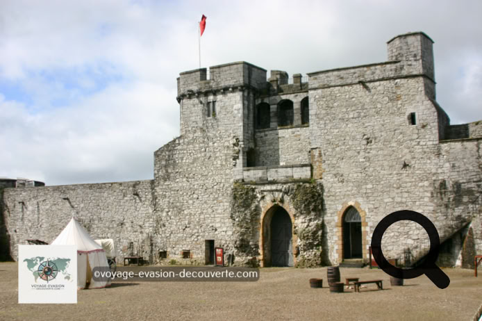 Nous sommes remontés au Nord jusqu’à la cité historique de Limerick où l’on peut visiter le château du Roi Jean, King John’s Castle. Il fut construit au début du XIIIe siècle sous les ordres du roi d'Angleterre Jean sans Terre.