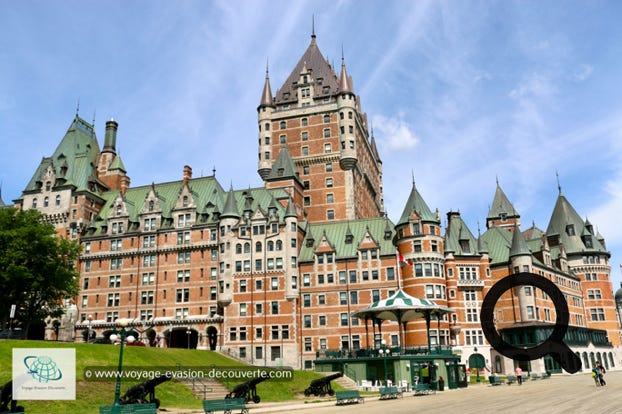 C'est l’emblème de Québec par excellence, et c'est aussi l’hôtel le plus photographié au monde. Pour une visite ou un séjour, le Château Frontenac vaut le détour !  