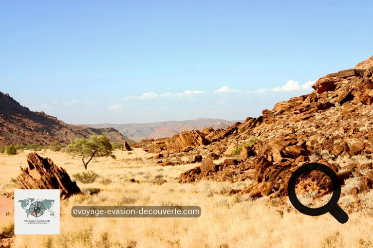 Cette région très chaude, située dans le Nord-Ouest de la Namibie dans la région du Kunene, est l’une des plus riches en gravures et peintures rupestres des Bushmen. 