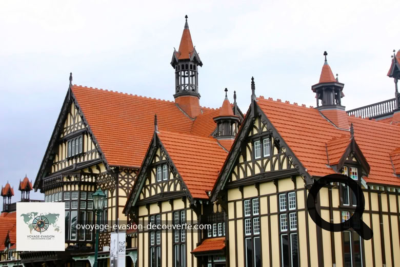 Ce splendide ancien centre thermal de style Tudor construit en 1908 a été reconverti en musée.  