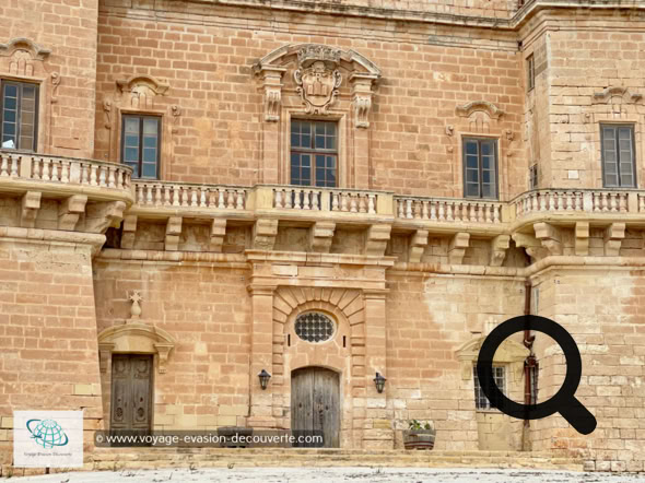 C'est une superbe villa d'architecture baroque située sur la péninsule de Selmun près de Mellieħa. Elle a été construit au XVIIIe siècle par le Monte della Redenzione degli Schiavi qui était une institution maltaise créée, sous le règne du Grand Maître Alof de Wignacourt, pour financer le rachat du peuple maltais réduit en esclavage par les Ottomans ou le Pirates barbaresques. 