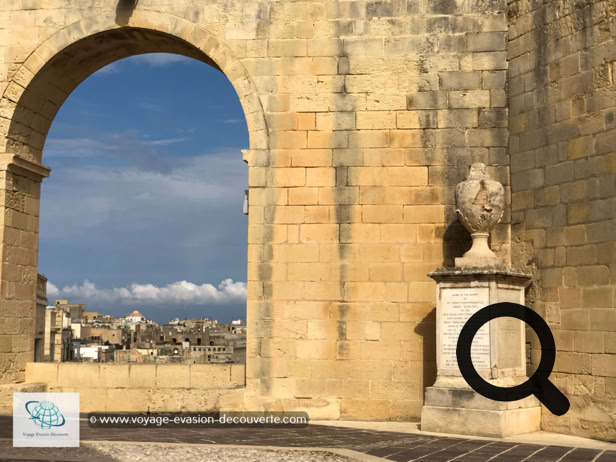 Dominant les bastions de La Valette, les Upper Barrakka Gardens offrent sans doute la plus belle vue panoramique de tout l'archipel. C'est un lieu incontournable pour quiconque visite Malte.