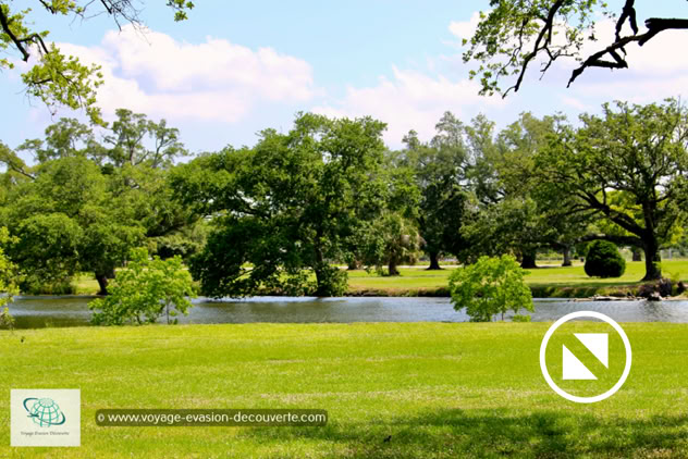 Fondé en 1853, ce superbe parc est l'un des plus anciens jardins publics des États-Unis. Il est situé le long du bayou Saint-Jean sur la route de la Métairie entre les quartiers du Bayou Saint-Jean et de City Park. À l'époque de la Louisiane française, ce lieu était un vaste marécage que les colons français asséchèrent au cours du XVIIIe siècle afin de rendre cet espace habitable, entre le développement de la ville portuaire de La Nouvelle-Orléans, sise sur les rives du fleuve Mississippi et le lac Pontchartrain. 