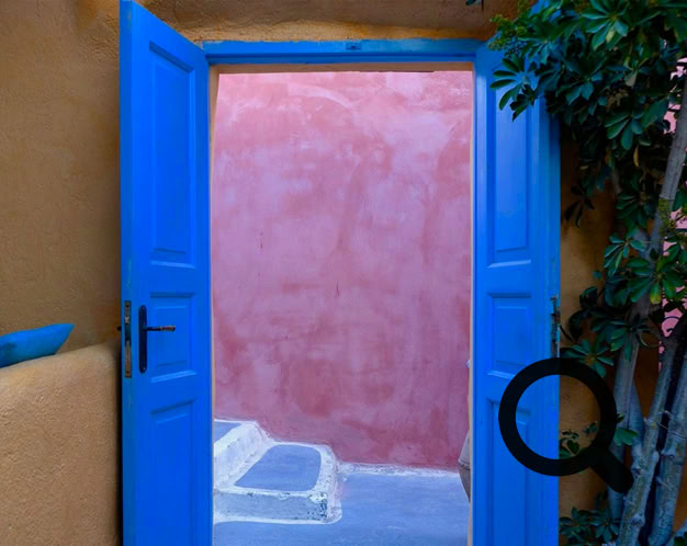 situé dans une toute petite rue, ce restaurant existe depuis 1912. On a l’impression d’aller manger chez une grand mère grecque éloignée. La déco est simple mais très sympa. La nourriture y est excellente et les prix modérés. 