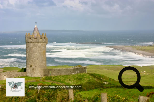 La côte du Connemara est un ensemble de plusieurs péninsules. La péninsule de Iorras Ainbhtheach dans le Sud est la plus importante. Surnommée “ une beauté sauvage “ par Oscar Wilde, le Connemara est l'essence même de l'Irlande. On y découvre des vallées à la fois désolées et magnifiques où le paysage de différents tons de vert se précipite dans les eaux tumultueuses de l’océan Atlantique Nord. 