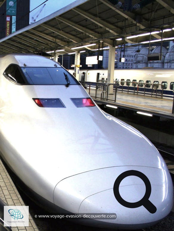 C’est un train à grande vitesse et la fierté du Japon. C’est leur TGV mais en mieux, beaucoup mieux…