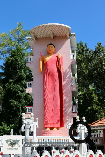 En préparant ce voyage, j'ai découvert un pays plein de surprises. J'ai contacté une agence locale et, après nous être mis d'accord, nous sommes partis à deux en février 2018 pour quinze jours de périple à travers cette île de l'océan Indien.