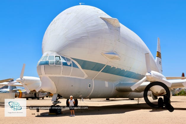 Le musée expose plus de 300 avions, pour une partie stockée dans des hangars, mais la plupart se trouvent en extérieur. Il contient des séries rarissimes. À titre d'exemples pour les connaisseurs.