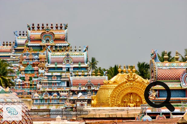 C’est un temple hindou consacré à Ranganatha, la forme de repos de Vishnou. C’est le premier et principal des 108 Divya Desams, demeures sacrées de Vishnou. Il est immense, il occupe une surface de 631 000 m², ce qui en fait le plus grand temple d’Inde et l’un des plus grands complexes religieux en activité au monde.