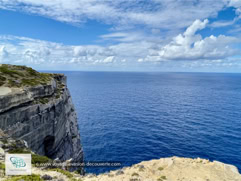 Les falaises de Gebel Ben Gorg sur l"île de Gozo