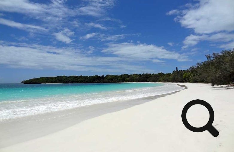 Aussi surnommée l'île la plus Proche du Paradis, c’est un petit système insulaire français au Sud-Est de la Grande Terre en Nouvelle-Calédonie. Elle est située presque sur le tropique du Capricorne par 167° de longitude Est et 22° de latitude Sud.