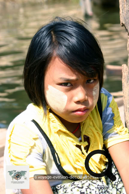 C’est une pâte cosmétique blanc-jaune d’origine végétale  couramment utilisée en Birmanie.