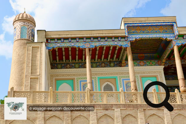 Perchée sur une colline dominant Samarcande, face au mausolée de Tamerlan, la mosquée Hazrat Khizr offre l'un des plus beaux panoramas de la ville.