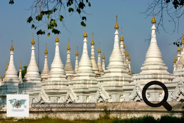 C’est un ensemble de stûpas bouddhistes construit à partir de 1857 par le roi Mindon Min au pied de Mandalay Hill. Cette pagode abrite le plus grand livre du monde par la taille. Il est gravé sur 729 stèles de marbre protégées chacune dans une kyauksa gu, ou grotte à inscription, sous un petit stûpa chaulé.