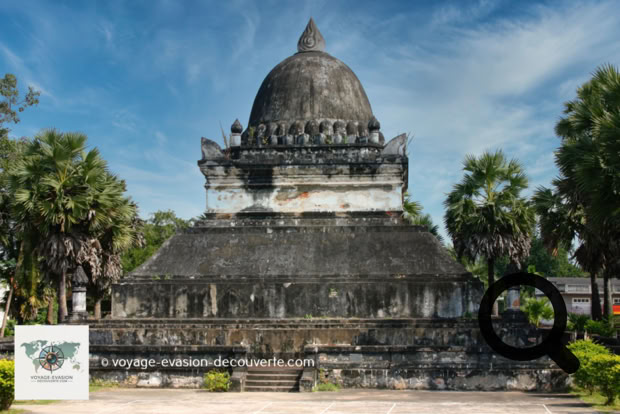 Dans l’anciente du Vat se trouve un That Pathoum, ou Stupa du Grand Lotus.