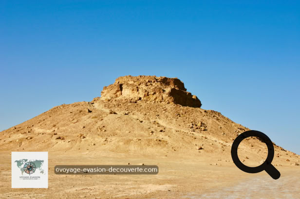Le jour suivant, nous repartir en direction de Nalut avec arrêt photos en traversant le désert de Hamada al Hamra. Notre destination était Kabaw. 
