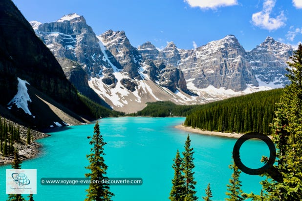 Le lac Moraine est un lac glaciaire situé dans le Parc national de Banff. Il se trouve dans la Ten Peaks Valley, à 14 km du village de Lake Louise et à une altitude d'environ 1 885 mètres. 