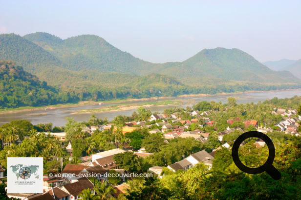 Situé au cœur de la ville, cette colline sacrée, symbole de la spiritualité de Luang Prabang domine de ses 100 mètres de haut. Point culminant, le sommet offre une des plus belles vues sur la ville et ses environs. 
