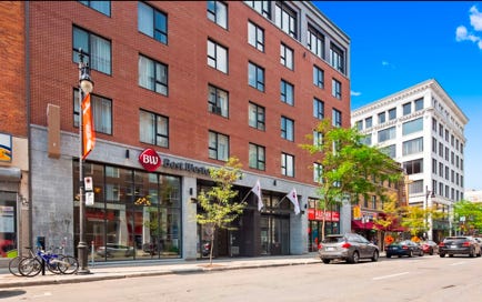 Nous avons séjourné 2 nuits au Best Western Plus Hotel dans le Village. Super bien placé, le personnel est  professionnel et courtois. Très belle chambre et propreté impeccable !!! Parfait...