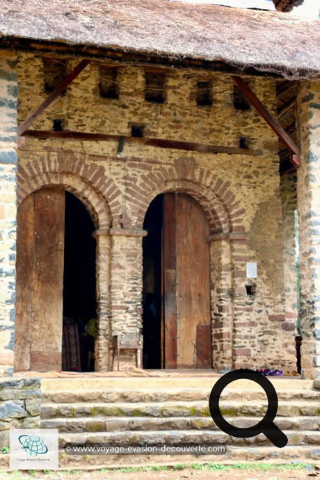 C'est une ancienne et très célèbre église orthodoxe située sur une colline à la limite Nord de Gondar. On a longtemps pensé que l'église fut édifiée sous le règne de l'empereur Iyasou Ier et consacrée en 1694, date à partir de laquelle elle n'aurait subi aucun changement artistique et architectural.