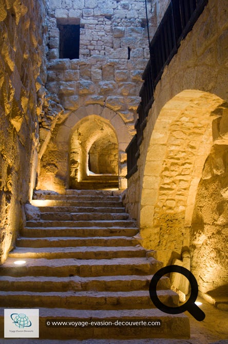 Il est connu sous le nom de Qal'at Ar-Rabada. C’est une forteresse musulmane qui a été construite sur la colline appartenant au mont Ajlun.  