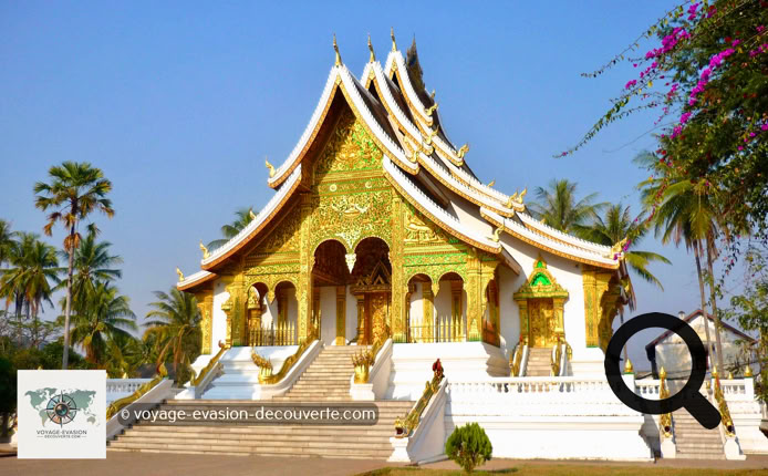 Dans l'enceinte du Palais se trouve le Haw Pha Bang, le temple royal construit pour accueillir la statue de Bouddha "Phra Bang". Haute de 83 cm en alliage d’or, de bronze et d’argent, c’est l’une des plus vénérées du Laos.
