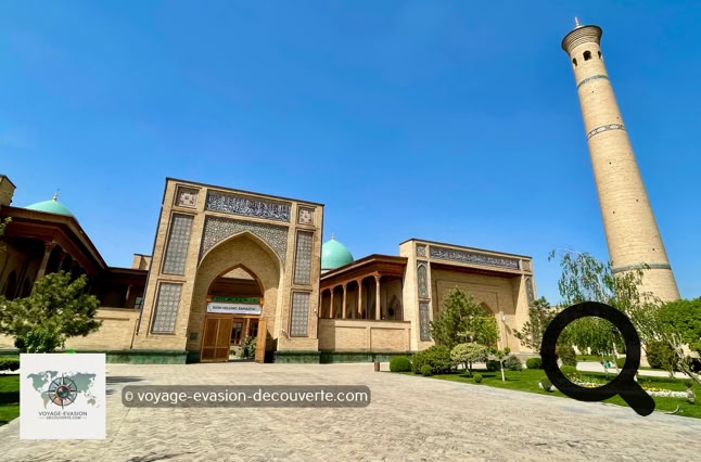 Situé dans le vieux Tachkent, cet ensemble est le centre religieux le plus important de la capitale. Il comprend plusieurs médersas, une mosquée du vendredi et la célèbre médersa Barak Khan, construite au XVIᵉ siècle. L’endroit est paisible, imprégné d’une grande spiritualité.