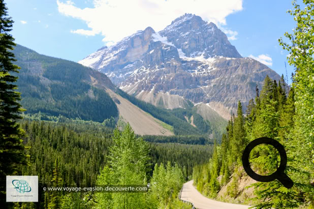 Ce magnifique parc est situé dans les montagnes Rocheuses canadiennes.  Sa date de création, 1885, en fait le plus ancien parc national canadien. 