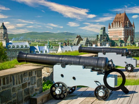 Au sommet du célèbre cap Diamant se trouve la plus importante forteresse britannique en Amérique du Nord.