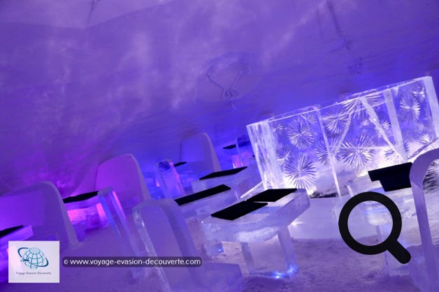 Cet hôtel appartient au groupe Lapland Hotels et il est situé au Snow Village. Le Snow Village couvre une superficie d'environ  20 000 m2. Environ 1,5 million de kilos de neige et 300 000 kilos de glace cristalline naturelle sont utilisés chaque année dans la construction du Village de Neige.