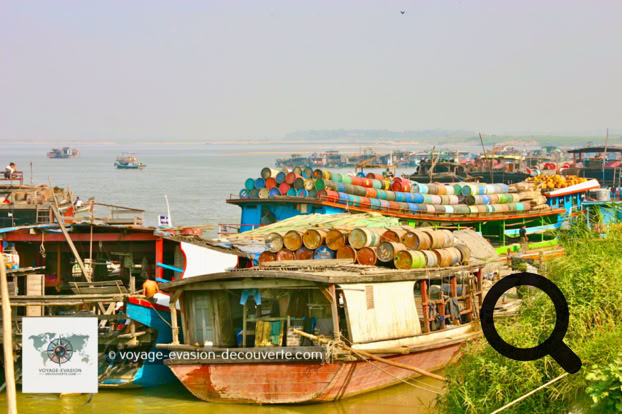 nous sommes partis au matin du troisième en direction du “port“ de Mayan Gyan de Mandalay pour une petite croisière vers la ville de Mingun à 11 km en amont de la rivière Ayeyarwady sur la rive Ouest de Mandalay.