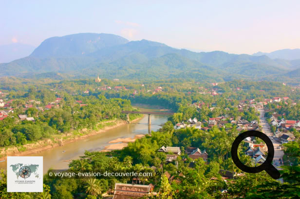 Situé au cœur de la ville, cette colline sacrée, symbole de la spiritualité de Luang Prabang domine de ses 100 mètres de haut. Point culminant, le sommet offre une des plus belles vues sur la ville et ses environs. 