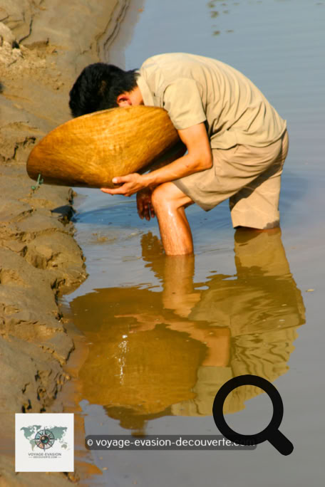 Des activités nous ont été proposés comme le travail d’orpaillage et la pêche à l’épervier dans le Mékong. Nous sommes partis aussi faire une balade dans le village de Ban Yoi Hai rencontrer les habitants. 