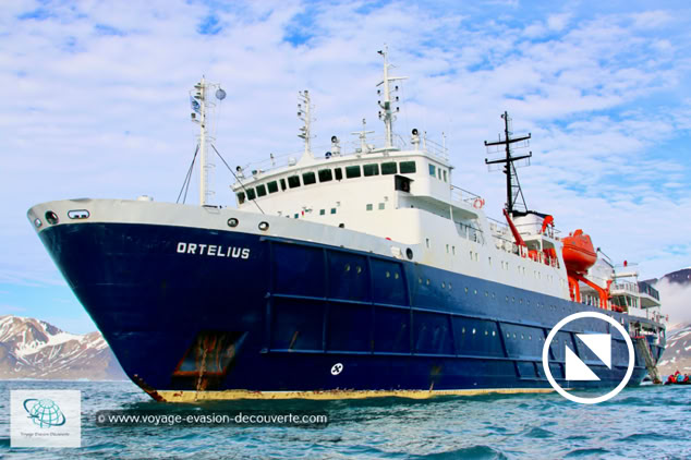 C’est un brise-glace de classification glace maximum 1A, spécialisé pour l’exploration des régions polaires, pouvant accueillir jusqu’à 100 passagers. Avant d’être un bateau de croisière ce navire, construit par les chantiers navals de Gdansk en Pologne en 1989, a servi de bateau de recherche pour l’Académie des Sciences de Russie.