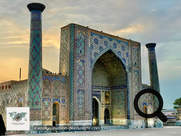 La médersa Ouloug Beg (XVᵉ siècle), la plus ancienne, érigée par le petit-fils de Tamerlan, grand astronome et mécène.