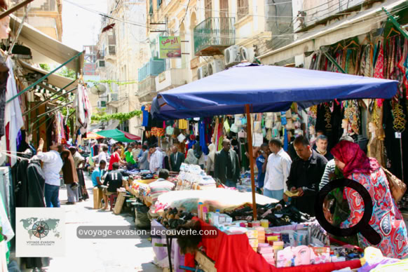 La capitale Tripoli est très sympa et la visite vaut le détour pour sa vieille ville sur son îlot, sa grande Mosquée, son quartier colonial italien, son marché ouvert et son souk.