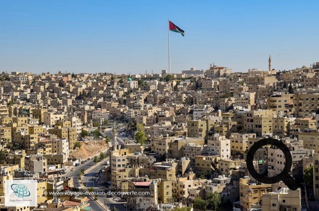 Capital de la Jordanie, Amman à l'époque romaine, elle était appelée Philadelphia et apparaît dans la Bible sous le nom de Rhabbat Ammon. Elle est d'ailleurs l'une des plus vieilles villes du monde à être toujours habitée. C’est la plus grande ville de Jordanie.   