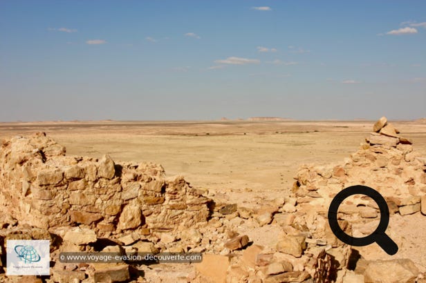 Le jour suivant, nous repartir en direction de Nalut avec arrêt photos en traversant le désert de Hamada al Hamra. Notre destination était Kabaw. 